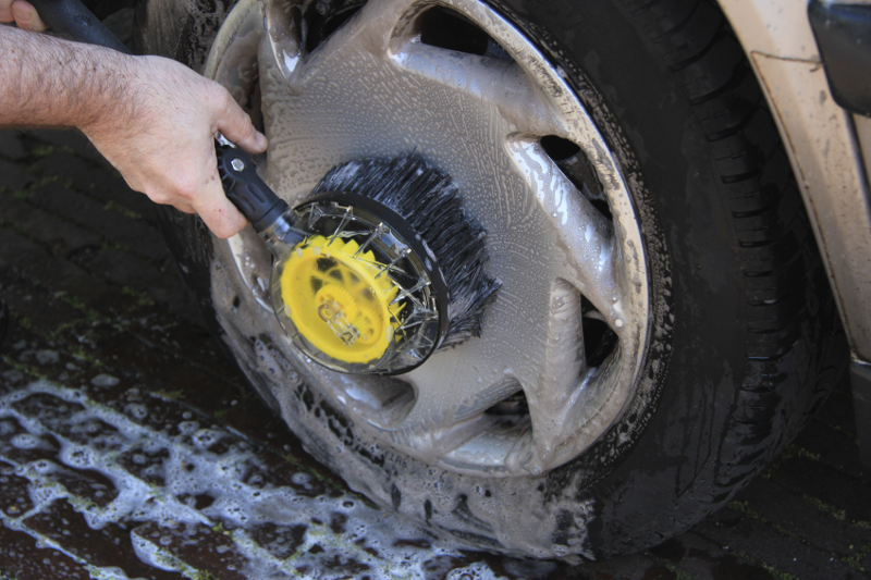 tire shine, cleaning wheels, washing wheels, washing tires, clean tires, brush, soap, cemical, wheel cleaning, tire cleaning, brake dust