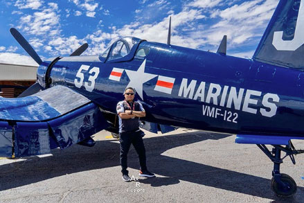 Team polishes vintage aircraft and exotic cars at war musee